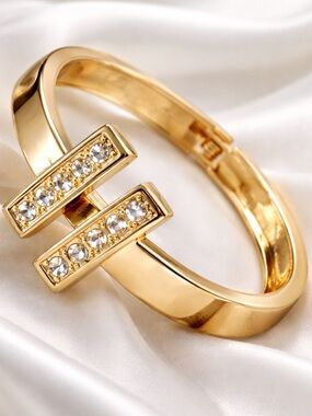 Fashion Jewelry Gold Crystal Accent Hinged Bangle Bracelet